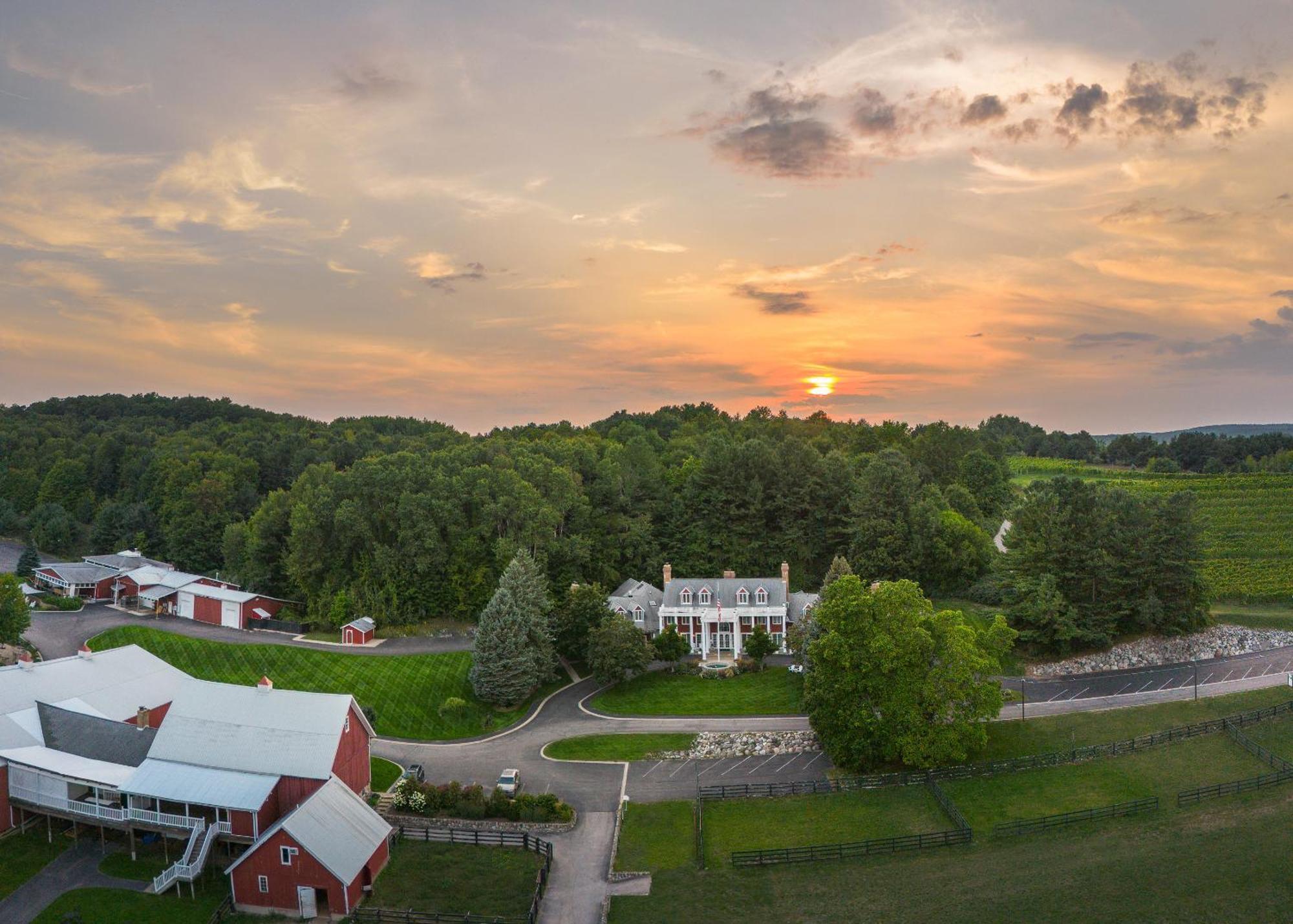 Inn At Black Star Farms Suttons Bay Екстер'єр фото