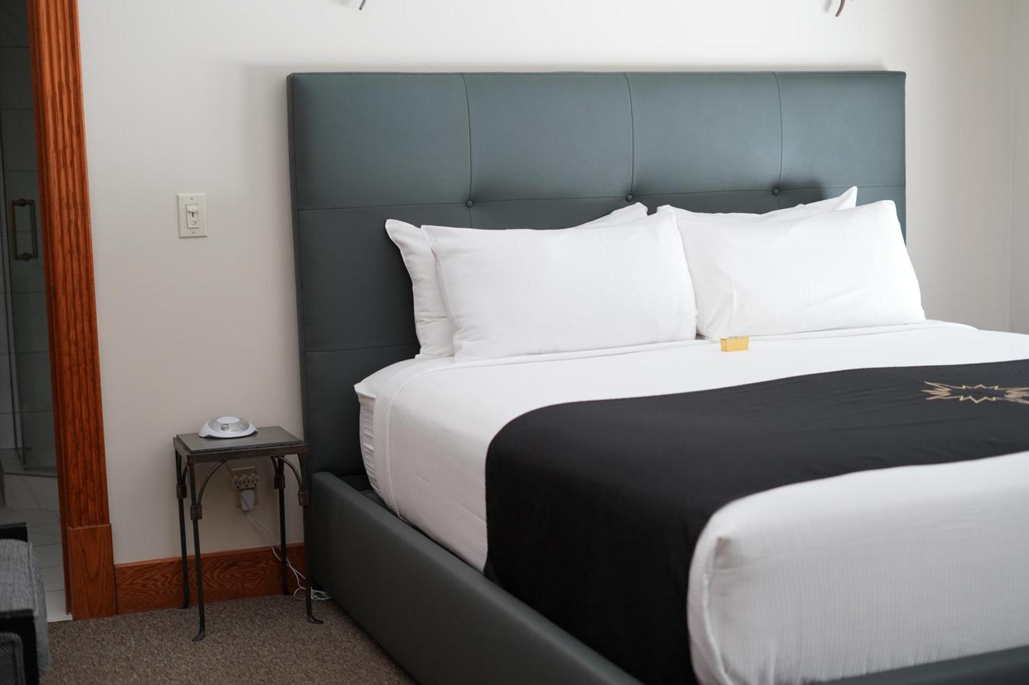 Inn At Black Star Farms Suttons Bay Екстер'єр фото
