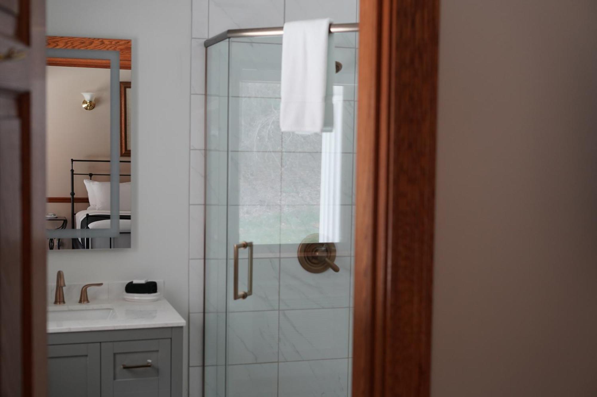 Inn At Black Star Farms Suttons Bay Номер фото