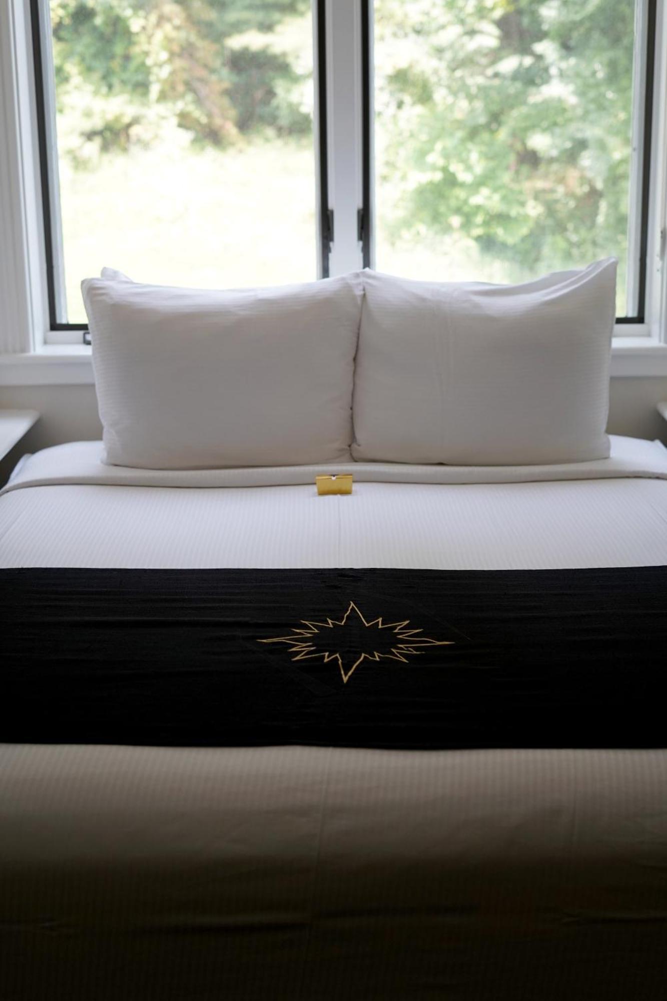 Inn At Black Star Farms Suttons Bay Номер фото